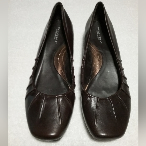 BRAND NEW  Kenneth Cole Flats - Picture 1 of 3
